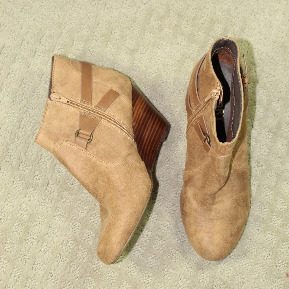 Report Galiana Women's Size 9 Brown Suede Ankle Booties
